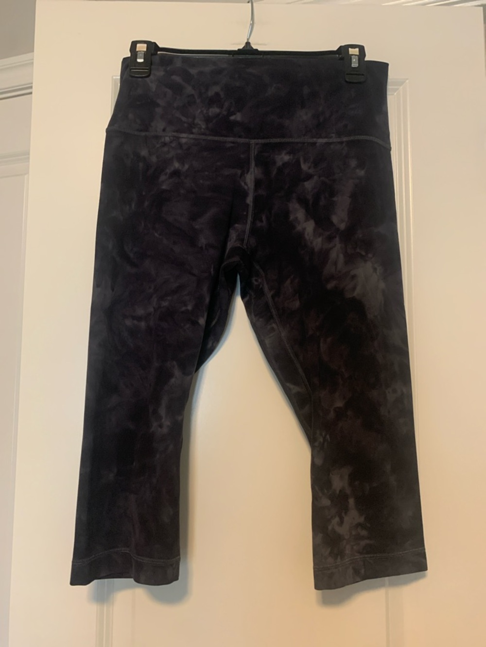 lululemon athletica Black Marbled Cropped Leggings